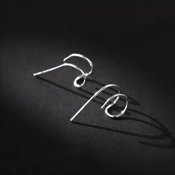 🆕 Minimalist Double Layer Arc Geometric Earrings - Picture 3 of 5